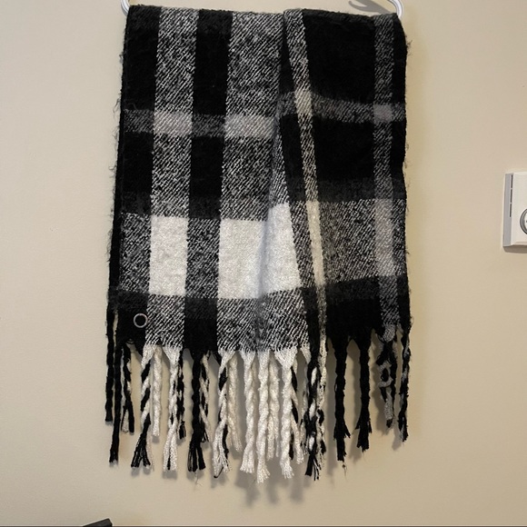 New Calvin Klein scarf - Picture 1 of 4